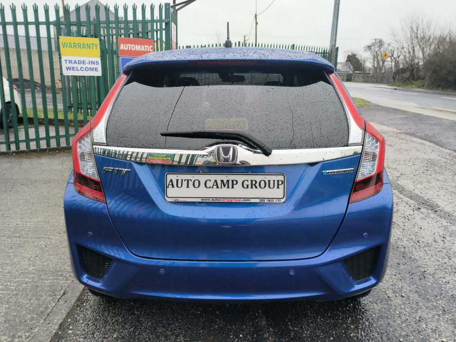 2016 Honda Fit - image 6