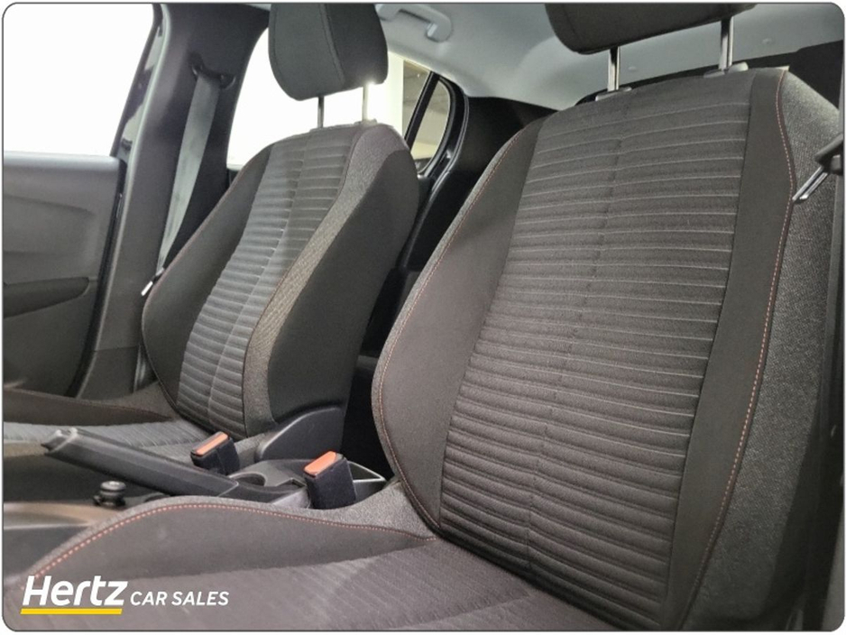 2023 Peugeot 208 - image 5