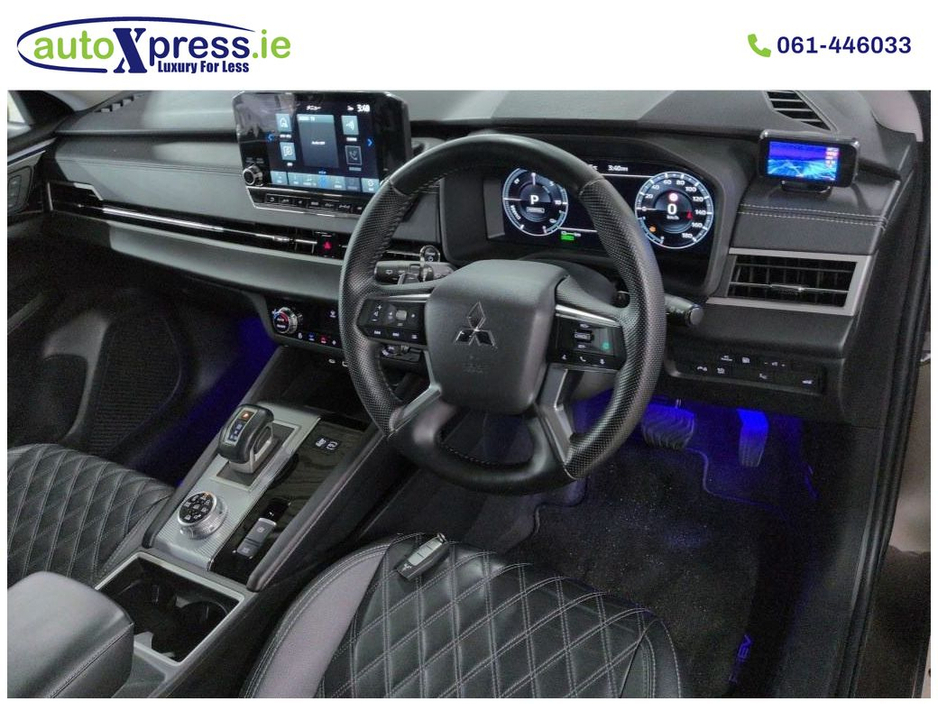 2022 Mitsubishi Outlander - image 2