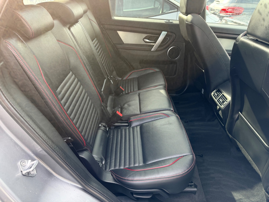 2022 Land Rover Discovery - image 24