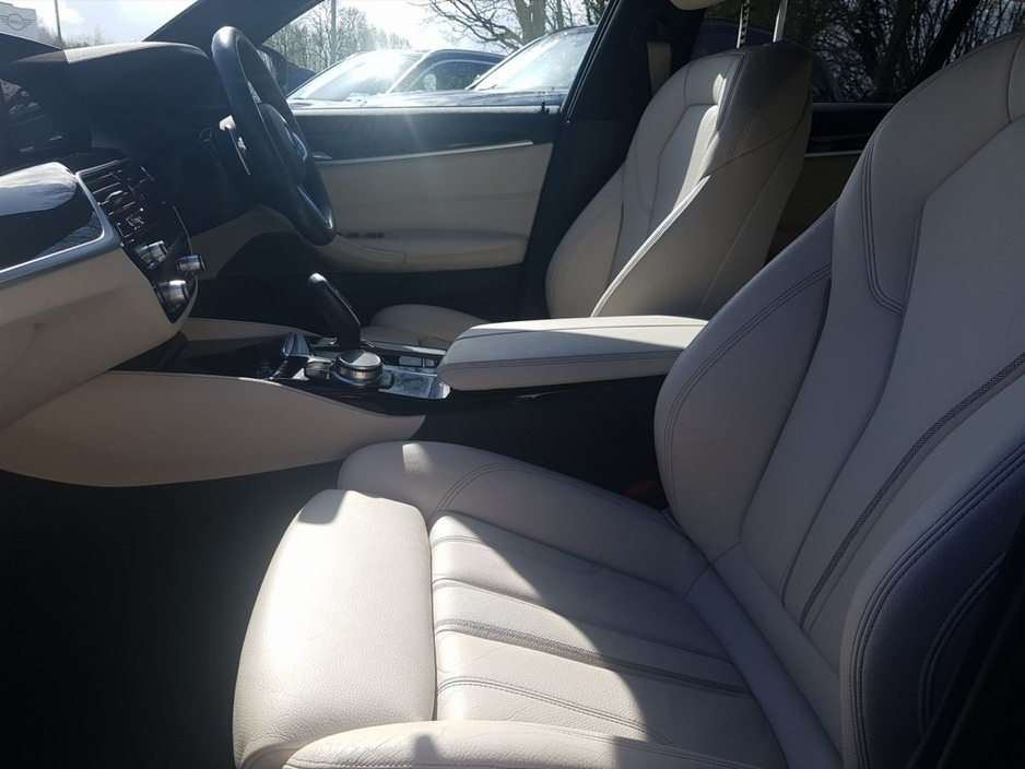 2020 BMW 5 Series - image 5