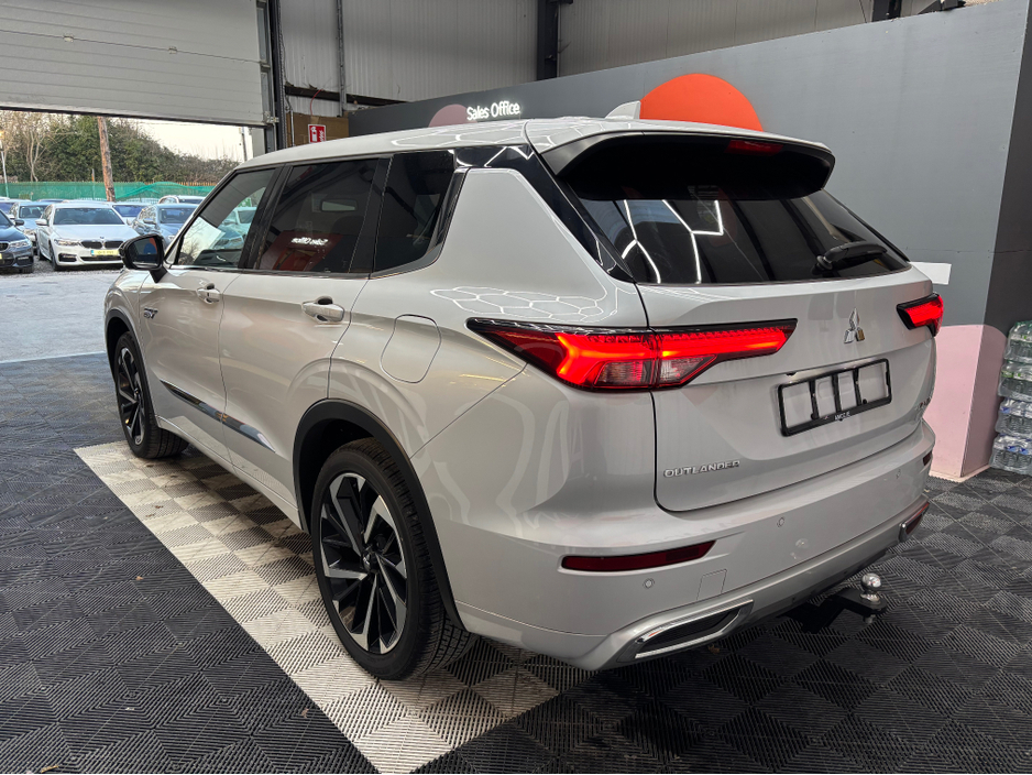 2024 Mitsubishi Outlander - image 4