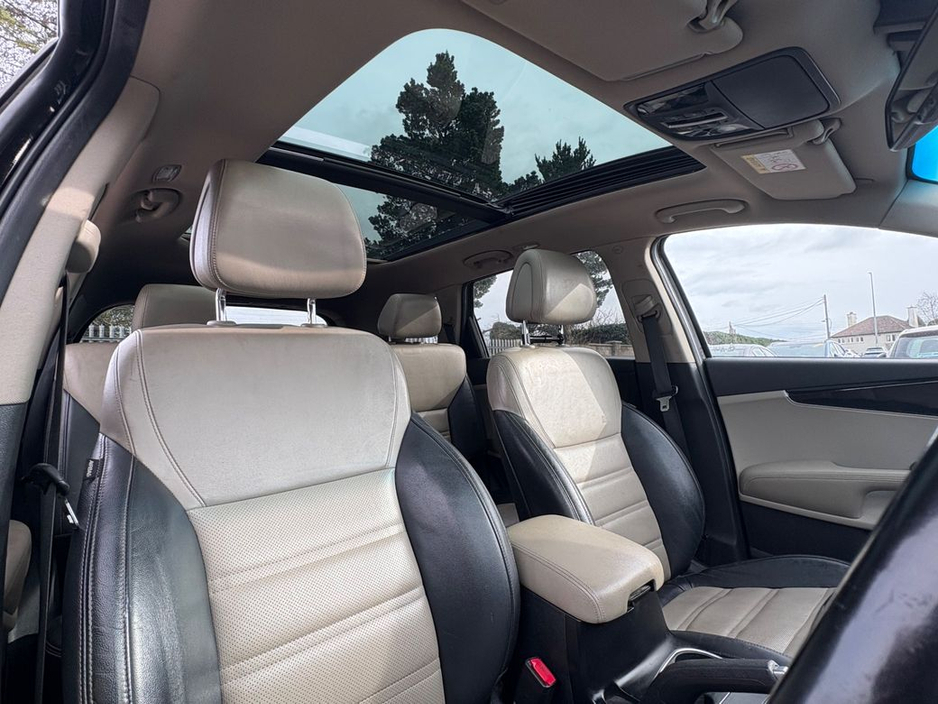 2016 Kia Sorento - image 8