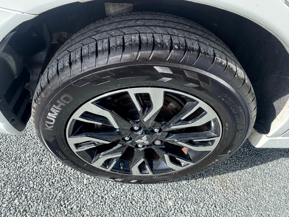 2018 Mitsubishi Outlander - image 10