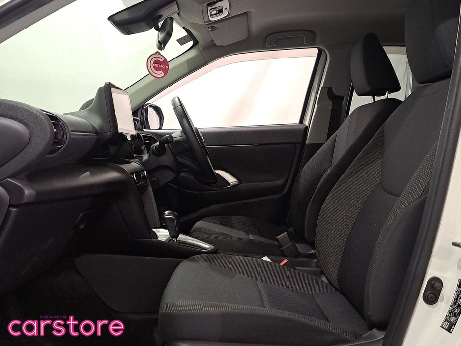 2021 Toyota Yaris Cross - image 9