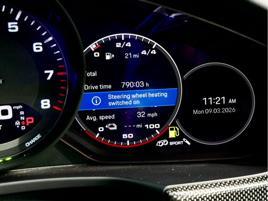 2023 Porsche Panamera - image 30