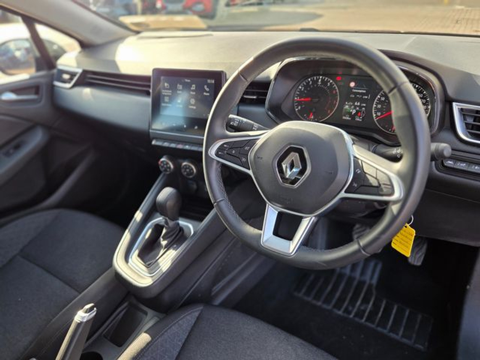 2023 Renault Clio - image 10