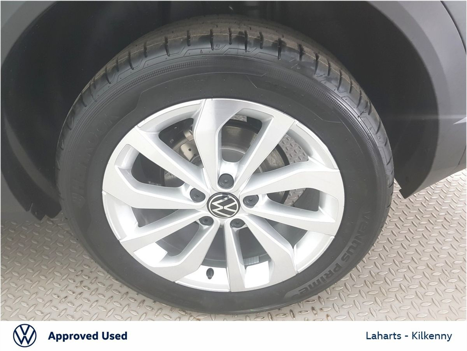 2023 Volkswagen T-Roc - image 9