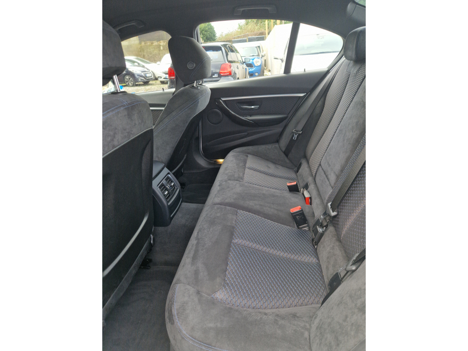 2018 BMW 3 Series - image 14