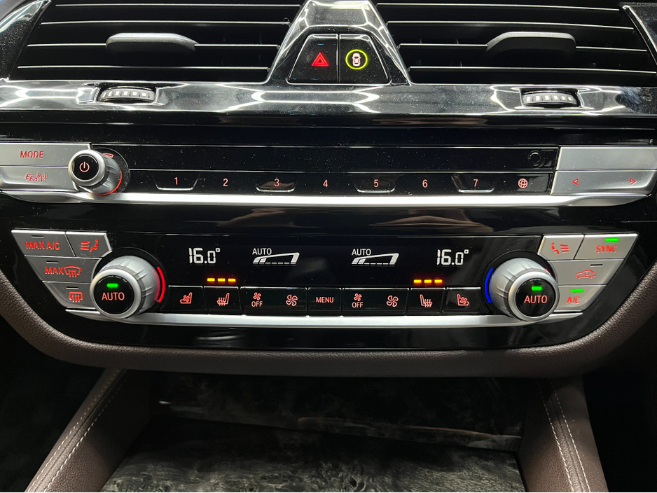 2020 BMW 5 Series - image 27