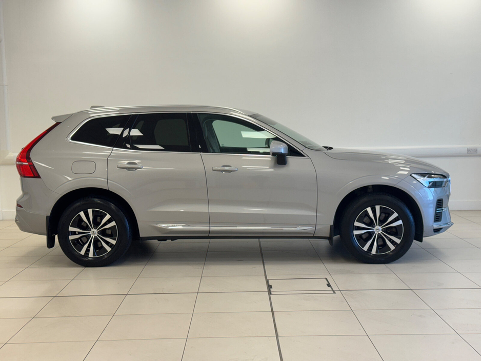 2022 Volvo XC60 - image 3