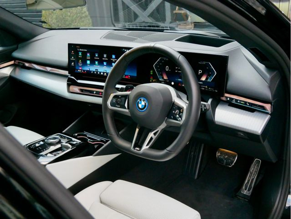 2025 BMW 5 Series - image 16