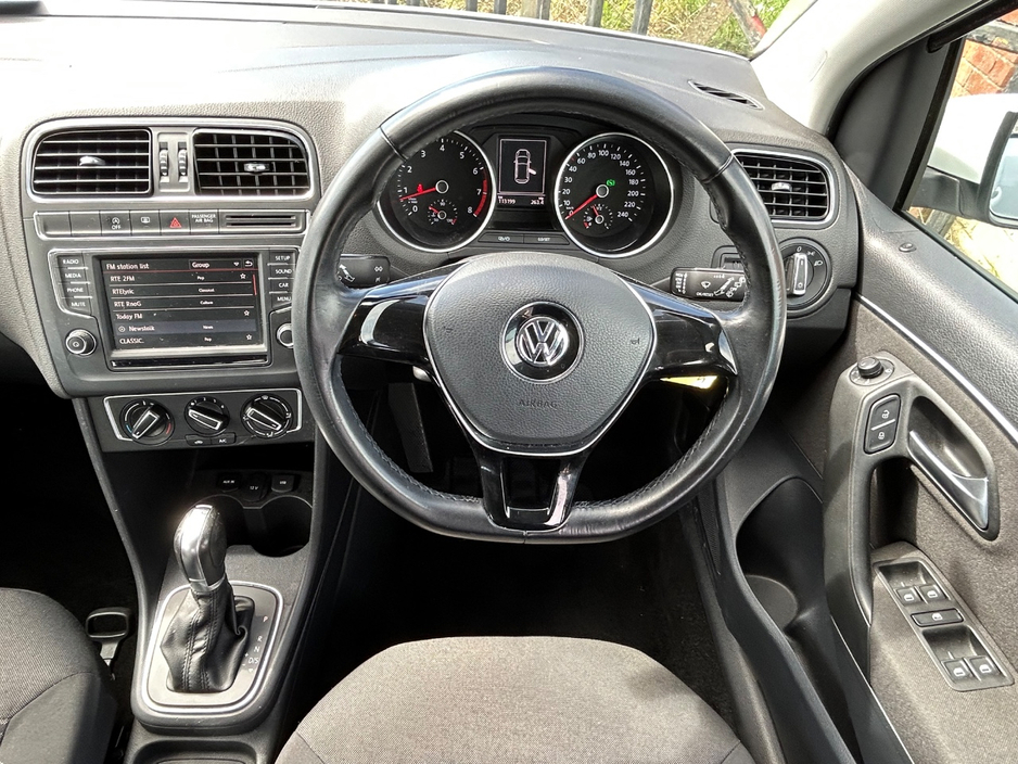 2015 Volkswagen Polo - image 8