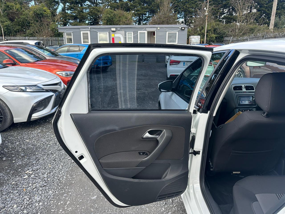 2016 Volkswagen Polo - image 13