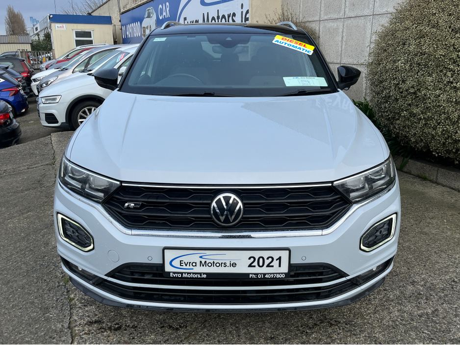 2021 Volkswagen T-Roc - image 2