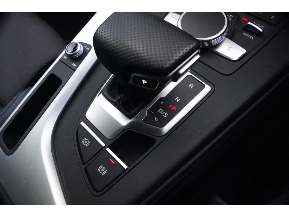 2018 Audi A4 - image 17