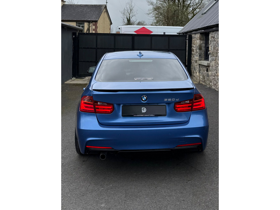 2013 BMW 3 Series - image 5