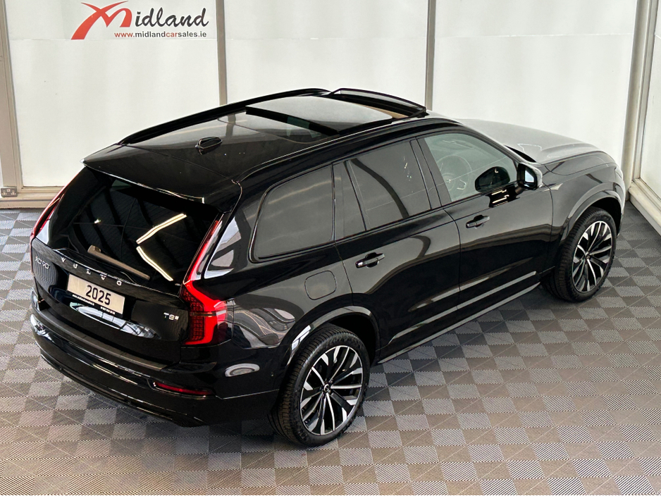 2025 Volvo XC90 - image 4