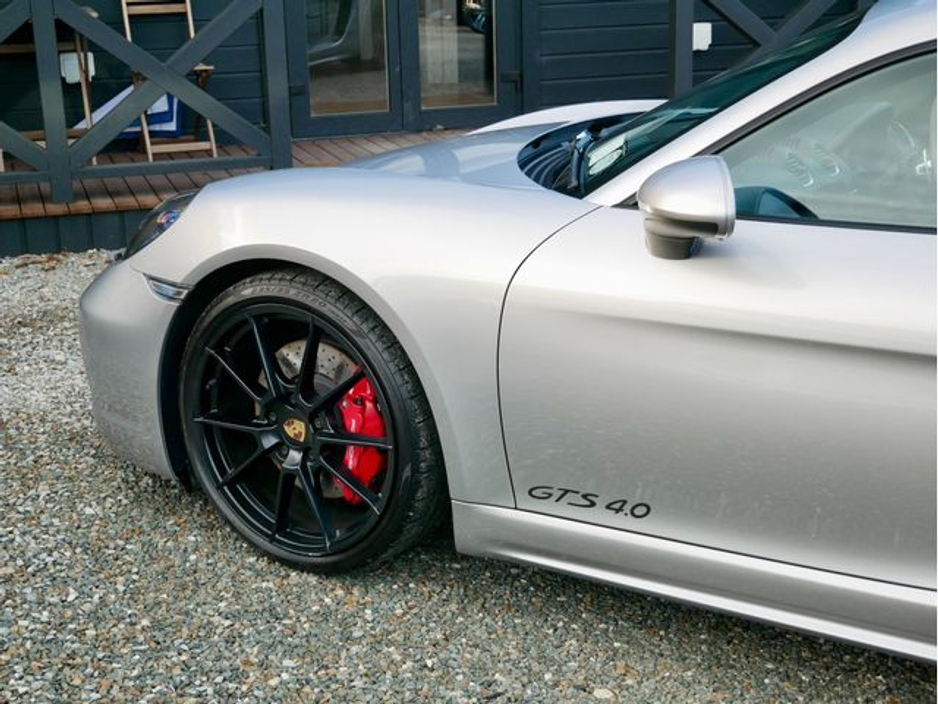 2023 Porsche Cayman - image 15