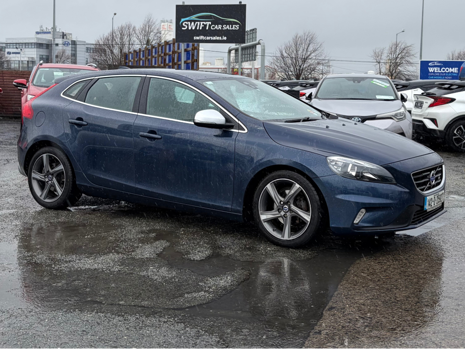 2014 Volvo V40 - image 2