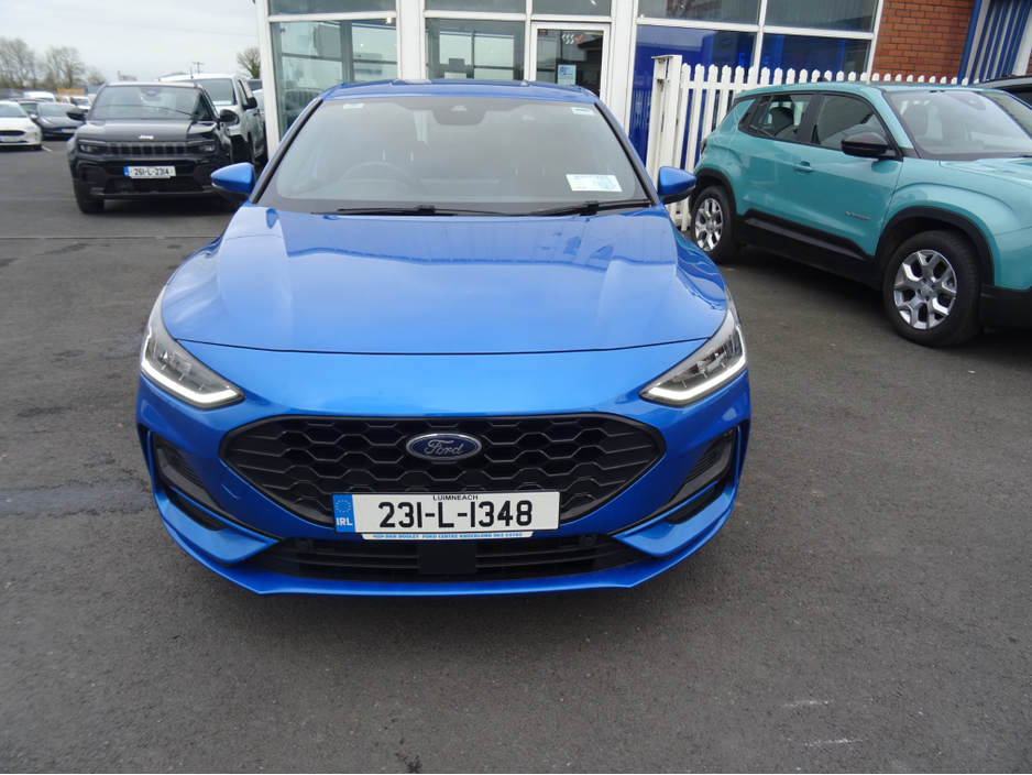 2023 Ford Focus - image 3