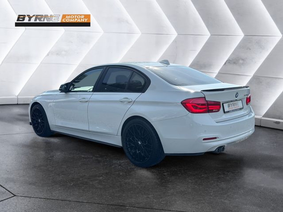 2016 BMW 3 Series - image 3