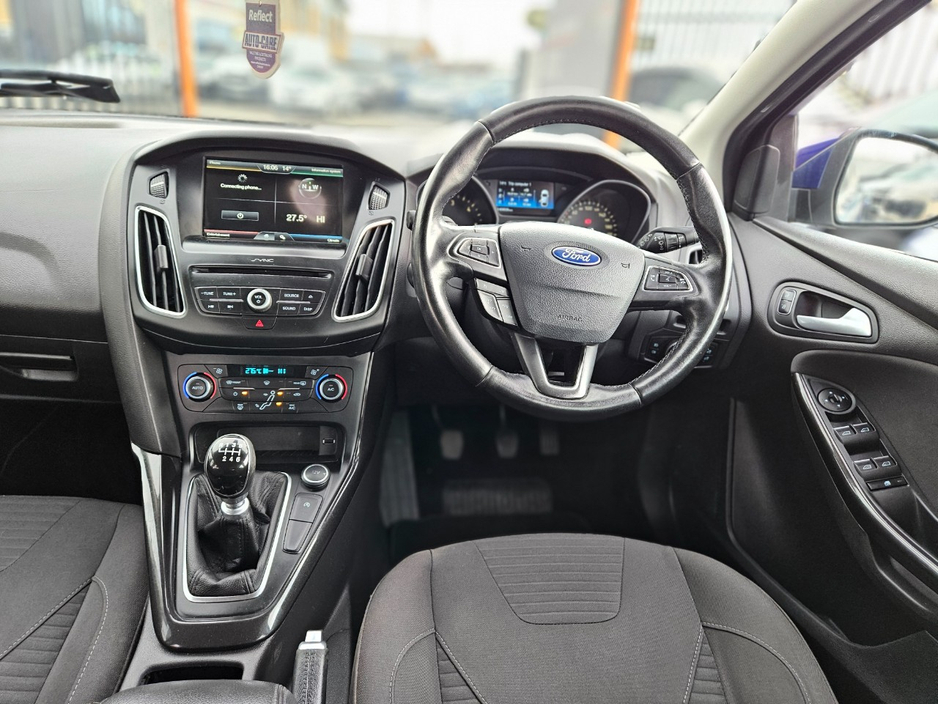 2016 Ford Focus - image 10