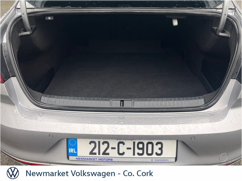 2021 Volkswagen Passat - image 10