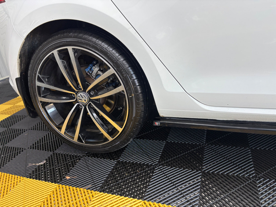 2013 Volkswagen Golf - image 6