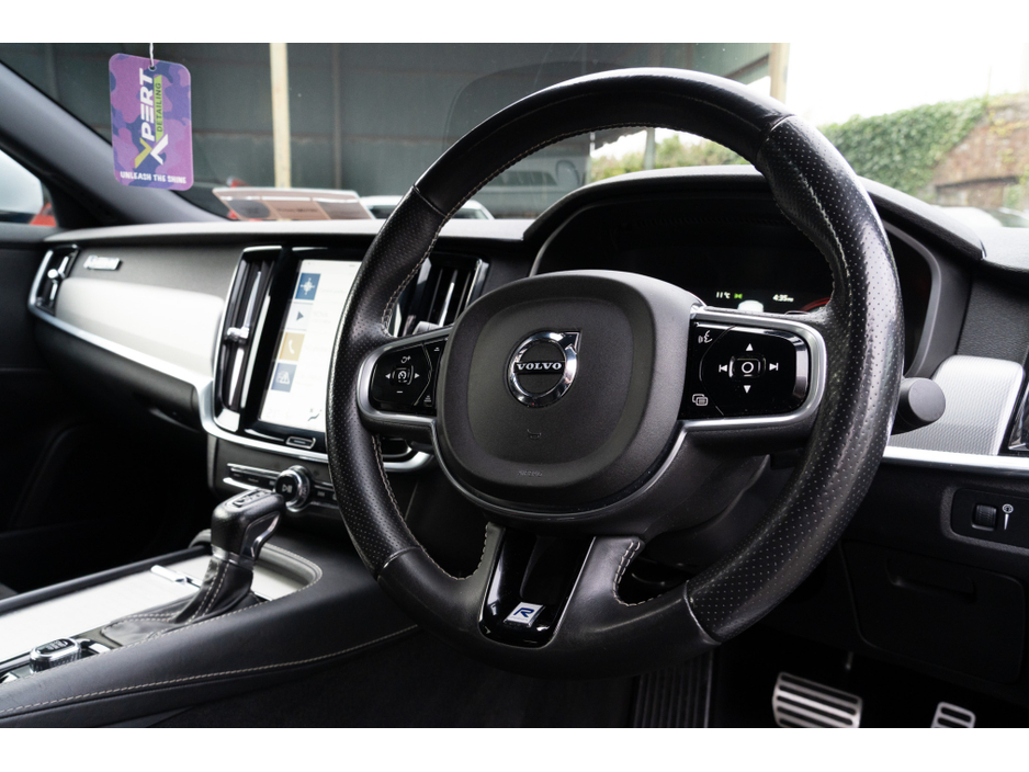 2018 Volvo S90 - image 6