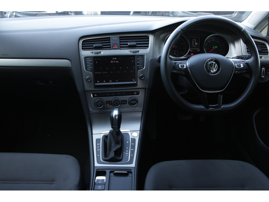 2016 Volkswagen Golf - image 17