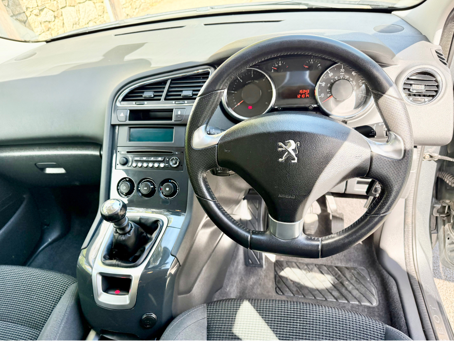 2016 Peugeot 5008 - image 20