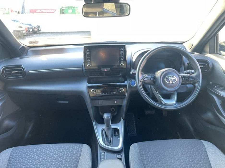 2022 Toyota Yaris Cross - image 8