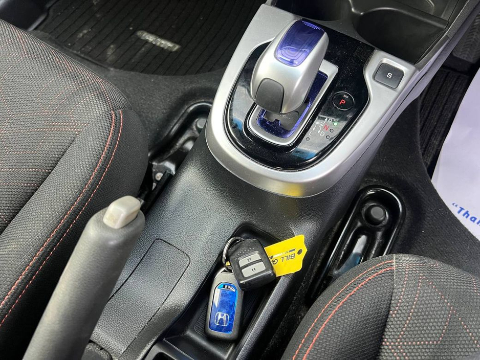 2016 Honda Fit SPORT 1.5 HYBRID // DIAMOND CUT ALLOYS // SERVICE HISTORY // PADDLE SHIFT €10,900