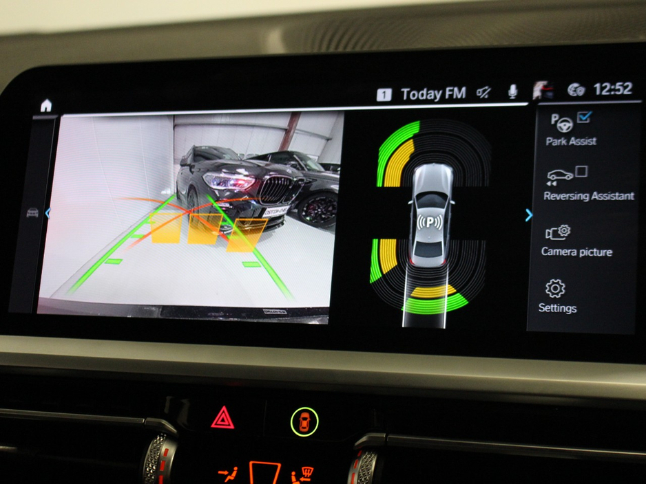 2019 BMW 3 Series - image 30