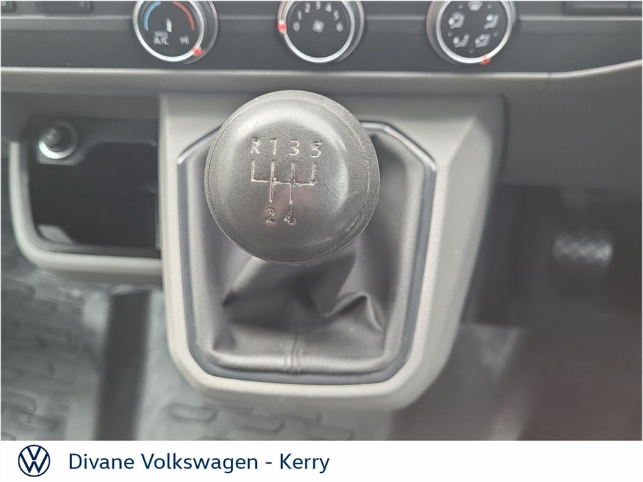 2021 Volkswagen Transporter - image 16