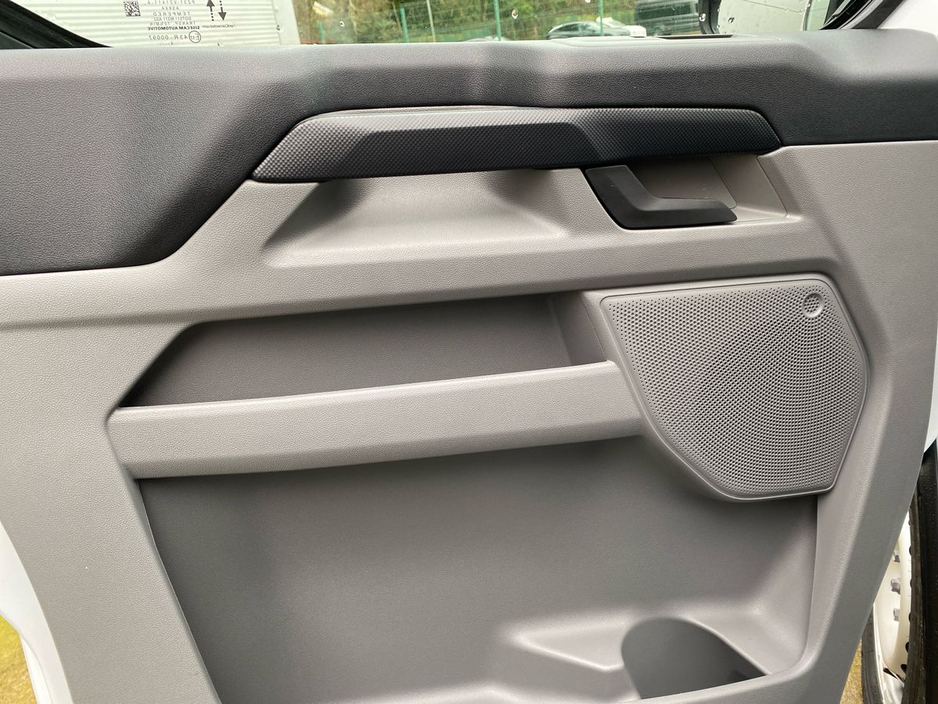 2026 Ford Transit Custom - image 11