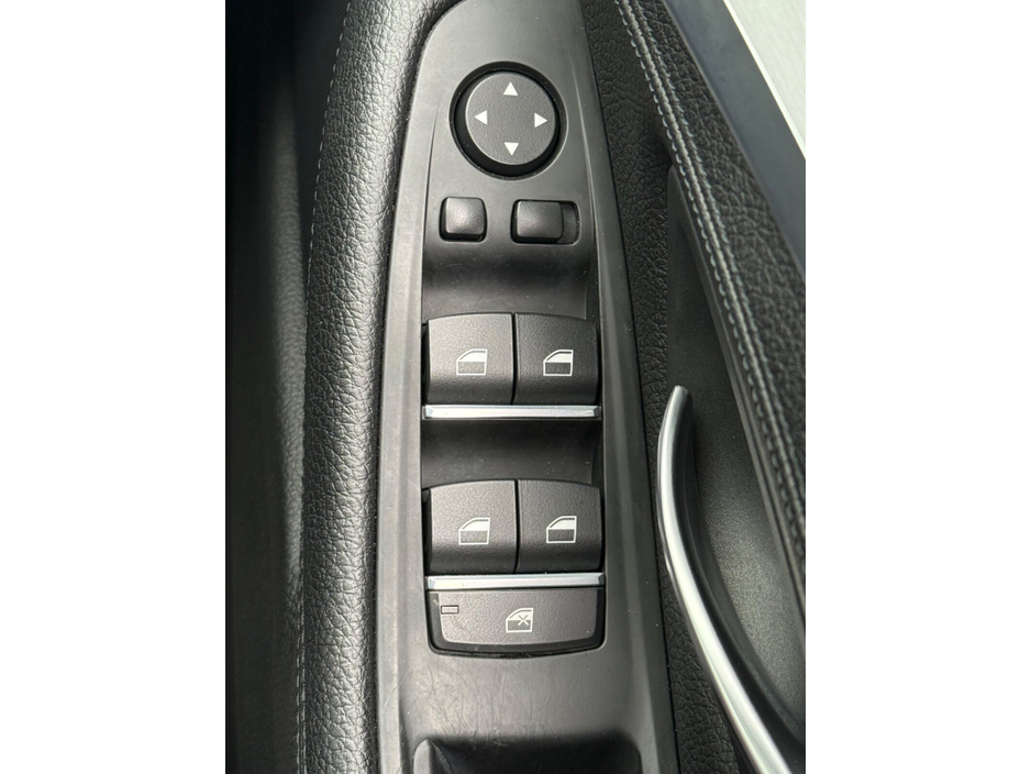 2016 BMW 5 Series - image 25