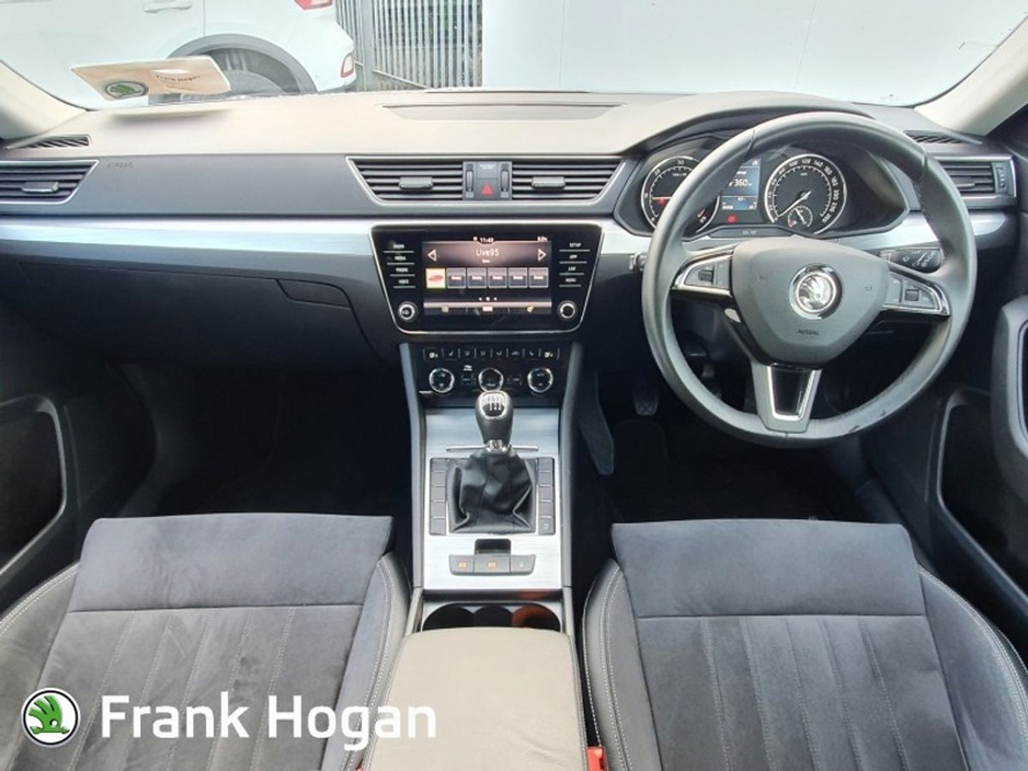 2020 Skoda Superb - image 2