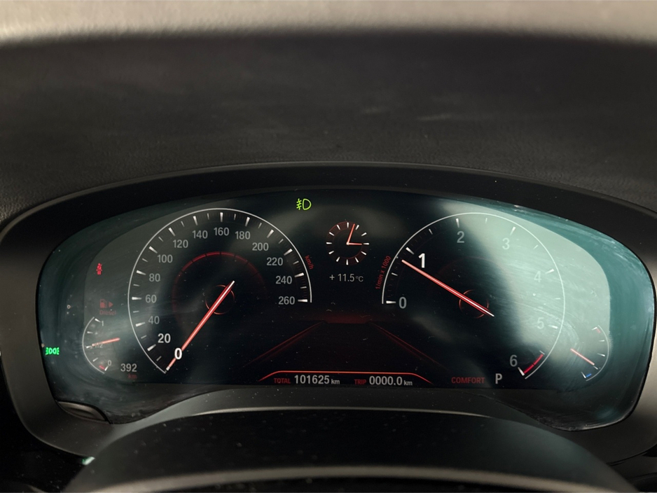 2019 BMW 5 Series - image 19