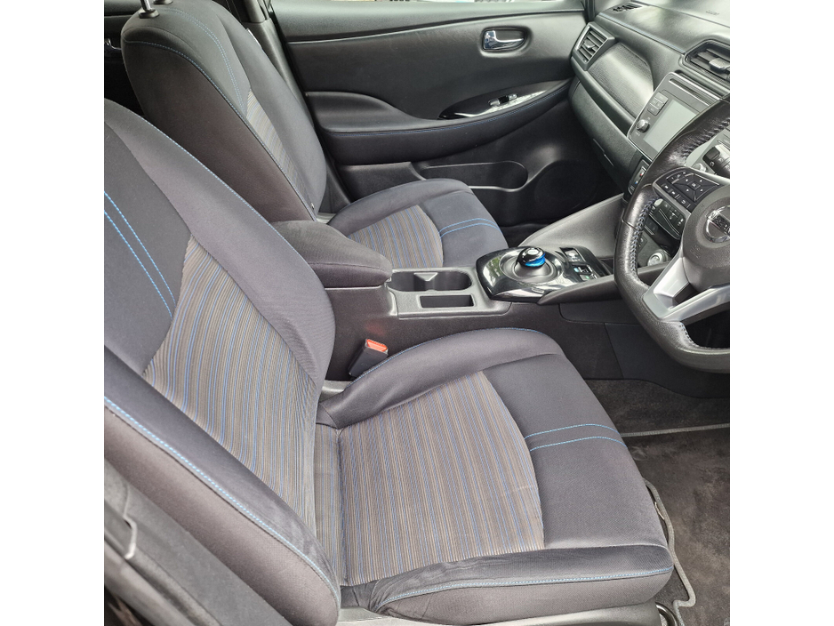 2018 Nissan Leaf - image 12