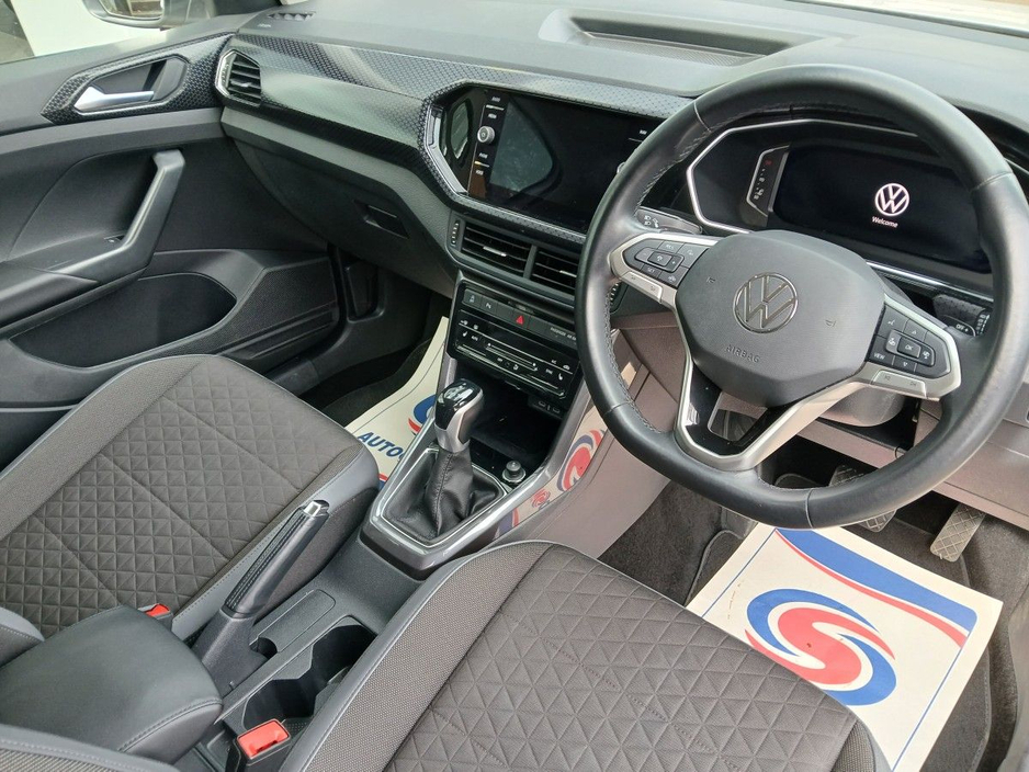 2023 Volkswagen T-Cross - image 12