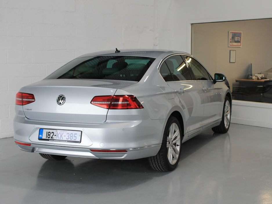 2018 Volkswagen Passat - image 6