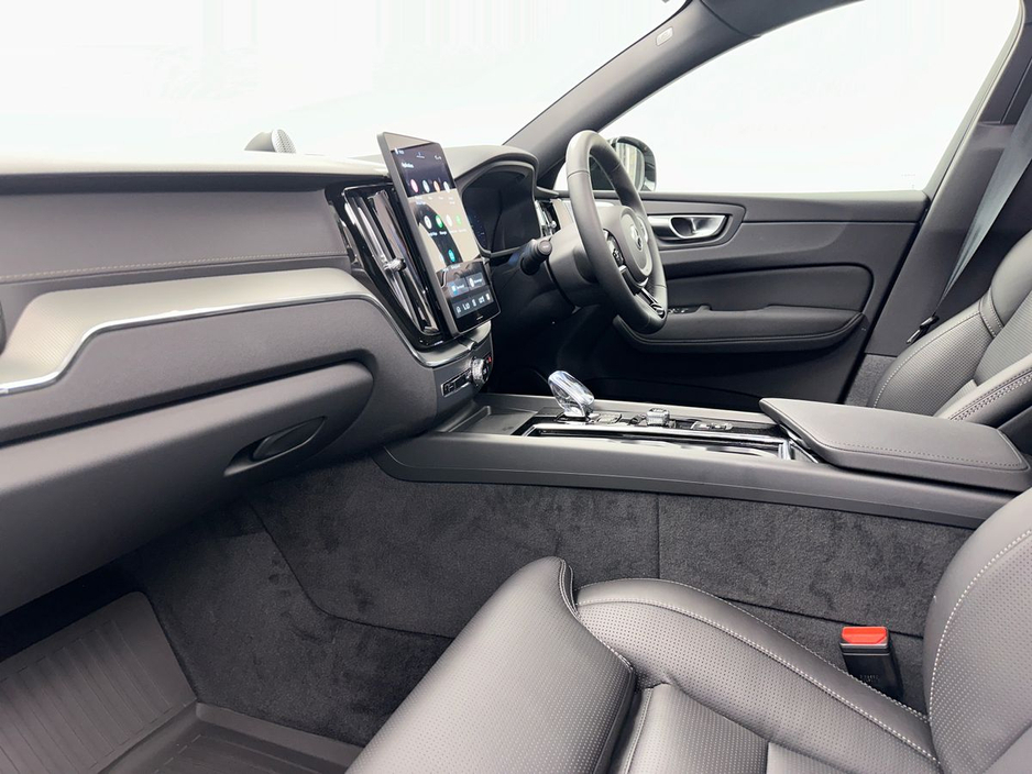 2025 Volvo XC60 - image 27