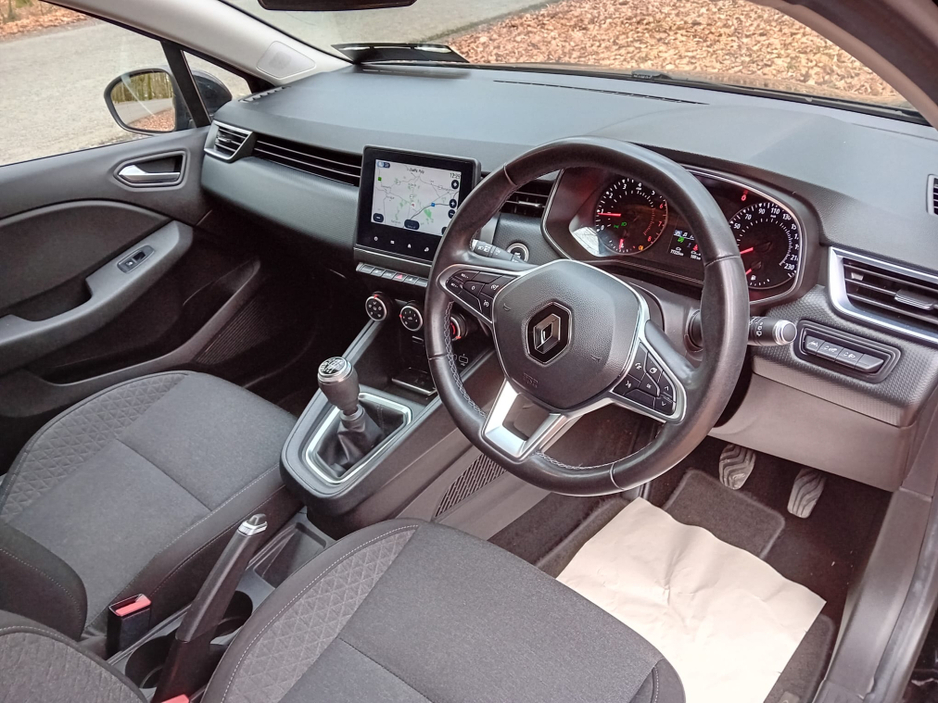 2021 Renault Clio - image 9