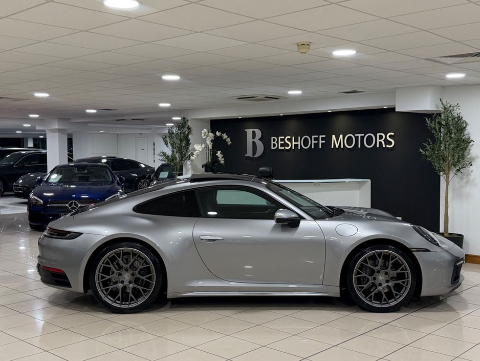 2020 Porsche 911 - image 2