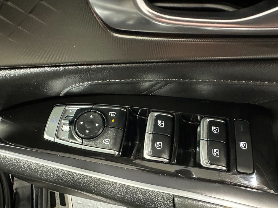 2025 Kia Sorento - image 23