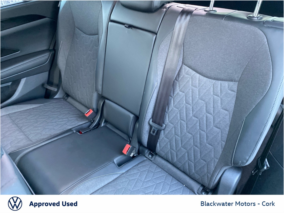 2025 Volkswagen Tayron - image 25