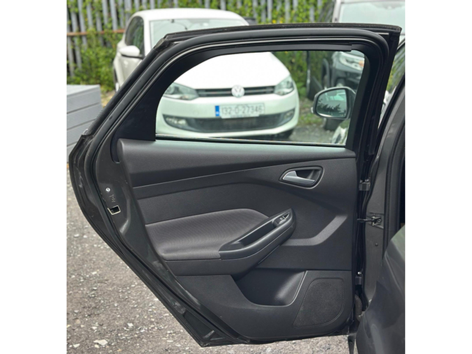 2018 Ford Focus - image 7