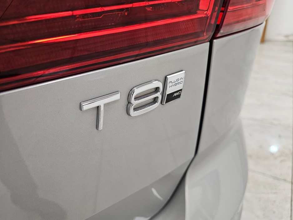2025 Volvo XC60 - image 6